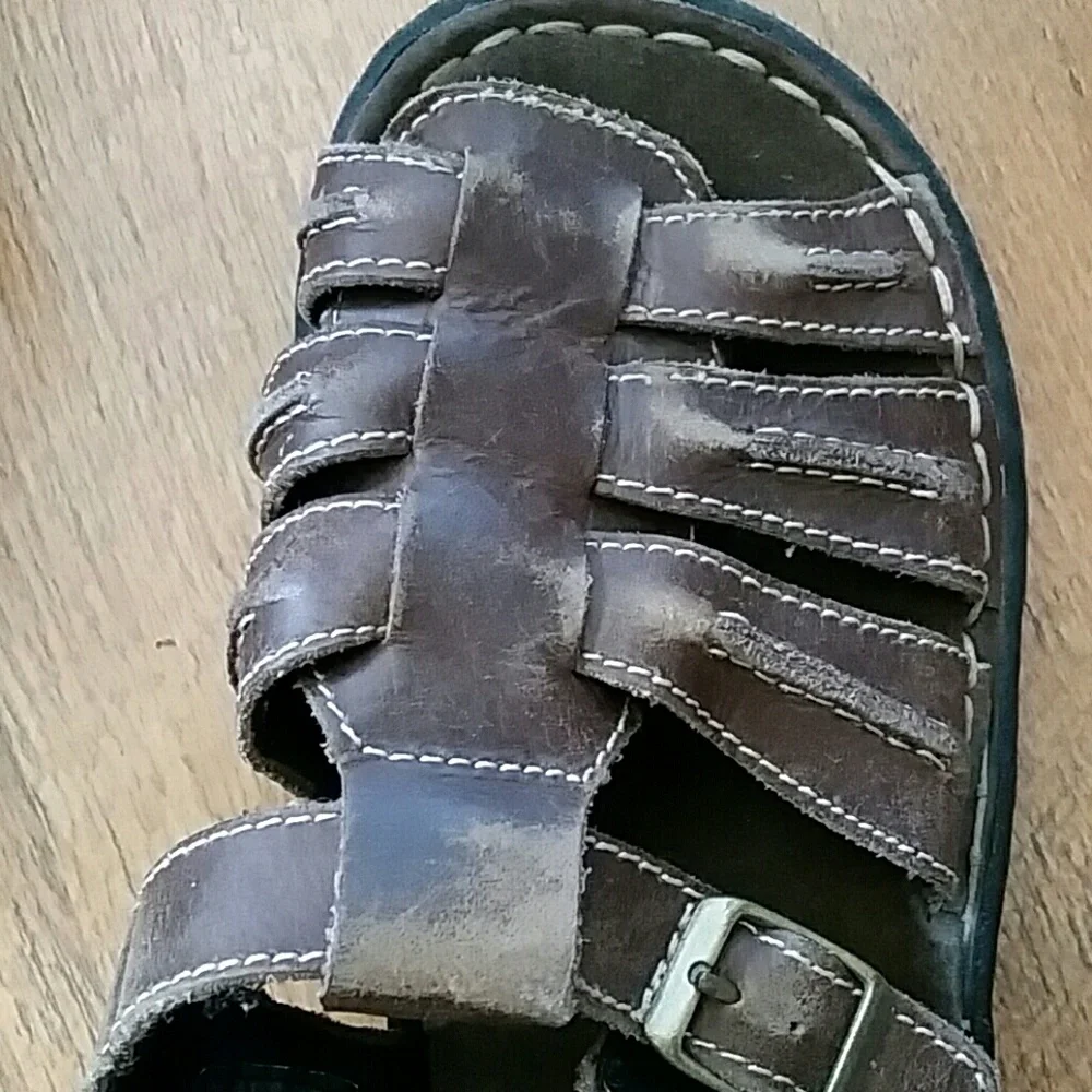 Oshkosh‎ leather sandals